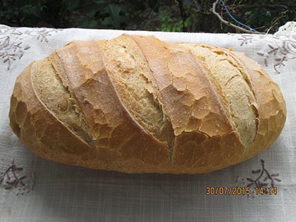 Nyolc órás kovásszal készült fehér kenyér.